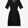 Abril Kurzes Kleid aus durchbrochenem Strick Abril Kurzes Kleid aus durchbrochenem Strick