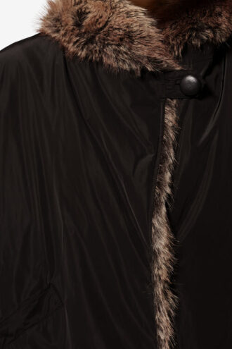 Charone Kurzer Parka mit Kunstfellfutter Charone Kurzer Parka mit Kunstfellfutter