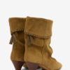 Dalby Drapierte Wildleder-Stiefel aus Kalbsleder Dalby Drapierte Wildleder-Stiefel aus Kalbsleder
