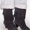Dalby Drapierte Wildleder-Stiefel aus Kalbsleder Dalby Drapierte Wildleder-Stiefel aus Kalbsleder