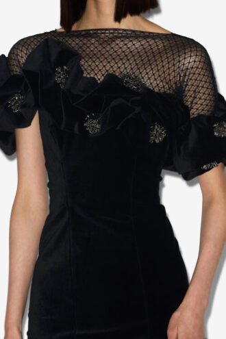 Eliska Kurzes Rüschenkleid
