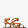 Flache Sandalen aus genietetem Leder von Jopee Flache Sandalen aus genietetem Leder von Jopee