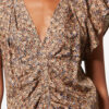 Lonea Drapiertes Jacquard-Oberteil aus Seide mit Blumenmuster Lonea Drapiertes Jacquard-Oberteil aus Seide mit Blumenmuster
