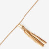 Naoki Lange Halskette aus goldfarbenem Messing mit Quaste Naoki Lange Halskette aus goldfarbenem Messing mit Quaste