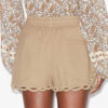 Safa Shorts mit durchbrochener Stickerei Safa Shorts mit durchbrochener Stickerei