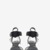 Sandalen mit mittlerem Absatz aus weichem Leder Sandalen mit mittlerem Absatz aus weichem Leder