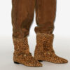 Stania Stiefel aus Kalbswildleder mit flachem Absatz und Print Stania Stiefel aus Kalbswildleder mit flachem Absatz und Print