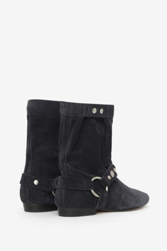 Stania Stiefel mit flachem Absatz aus Wildleder Stania Stiefel mit flachem Absatz aus Wildleder