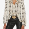 Syra Seidenbluse mit grafischem Muster Syra Seidenbluse mit grafischem Muster