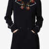 Youma Kurzes Cady-Kleid mit Perlenstickerei Youma Kurzes Cady-Kleid mit Perlenstickerei